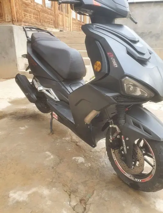 Skuter italiya r2