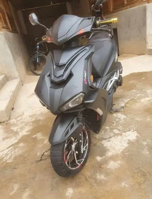 Skuter italiya r2