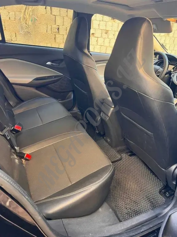 Chevrolet Onix Premier 2