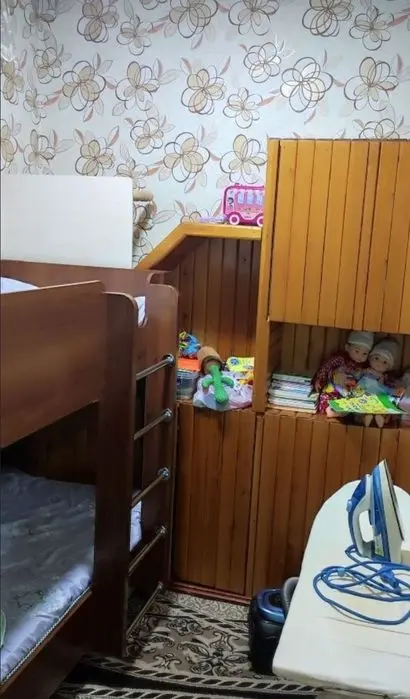 Юнусабад 7 квартал. Продается квартира 2/4/4