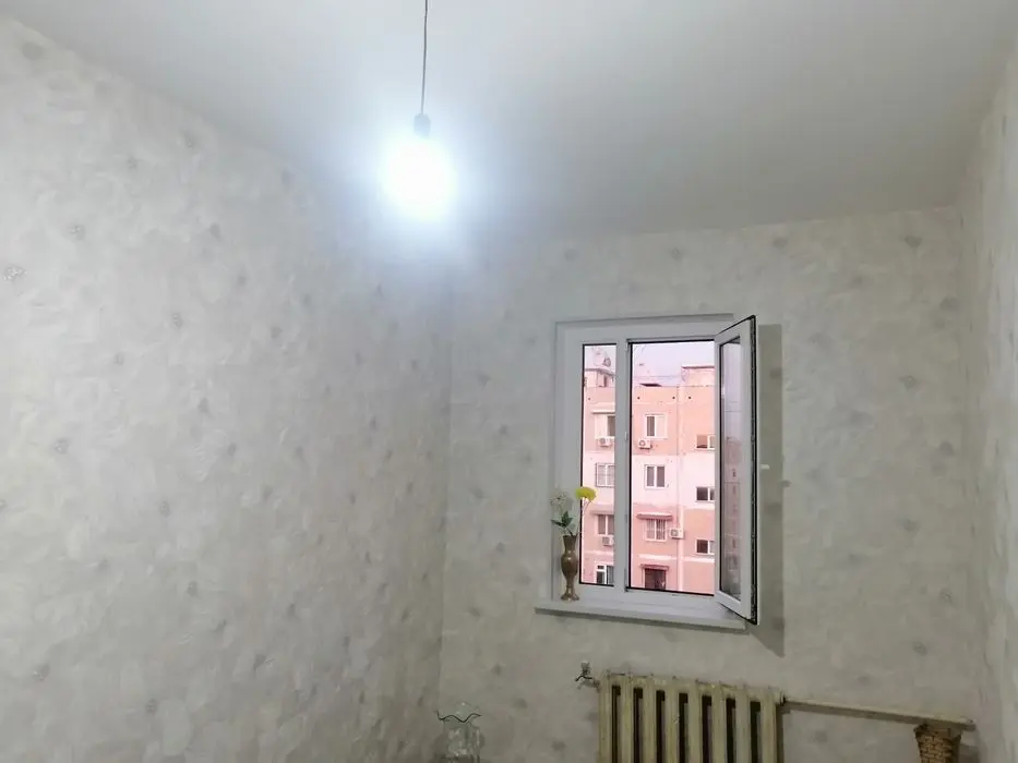Продаётся 3 комнатная квартира возле паркентского рынка