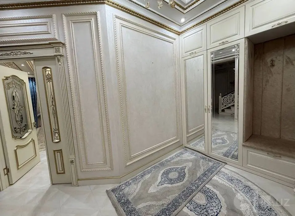 Продается коттедж 5 комнат, ориентир: Сайрам Буз базар, 3 сотки 300м²