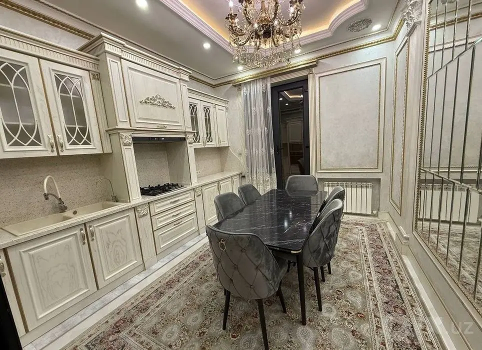 Продается коттедж 5 комнат, ориентир: Сайрам Буз базар, 3 сотки 300м²