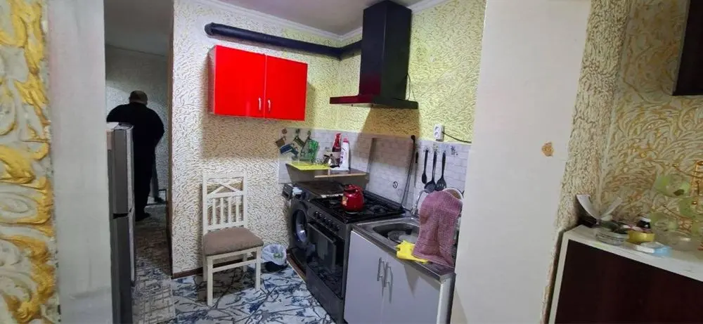 Чирчик шахар 3 м/р 2х Нархи 32.000 Бош толов ва паспорт бн Ипотека