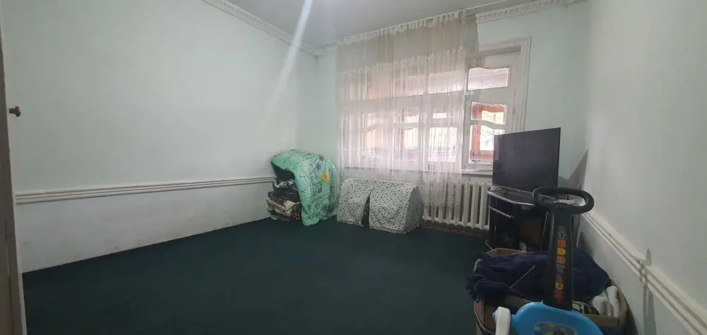 Yakkasaroyda 2 xonali kvartira sotiladi!