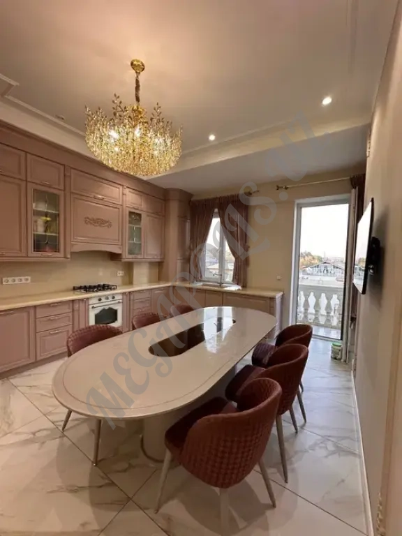 Продается квартира 4/4/10