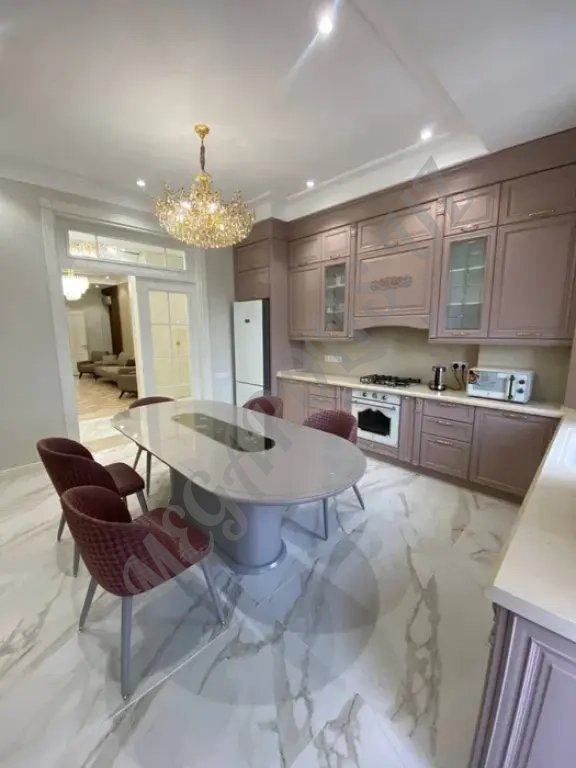 Продается квартира 4/4/10