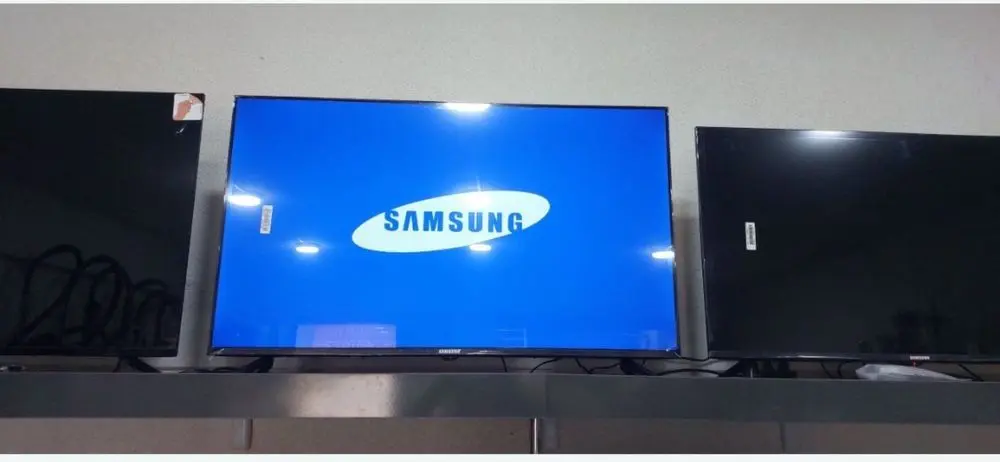 32- Samsung Smart TV