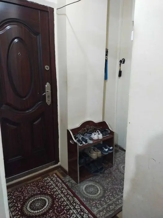 1-xonali ko'p qavatli uy sotiladi
