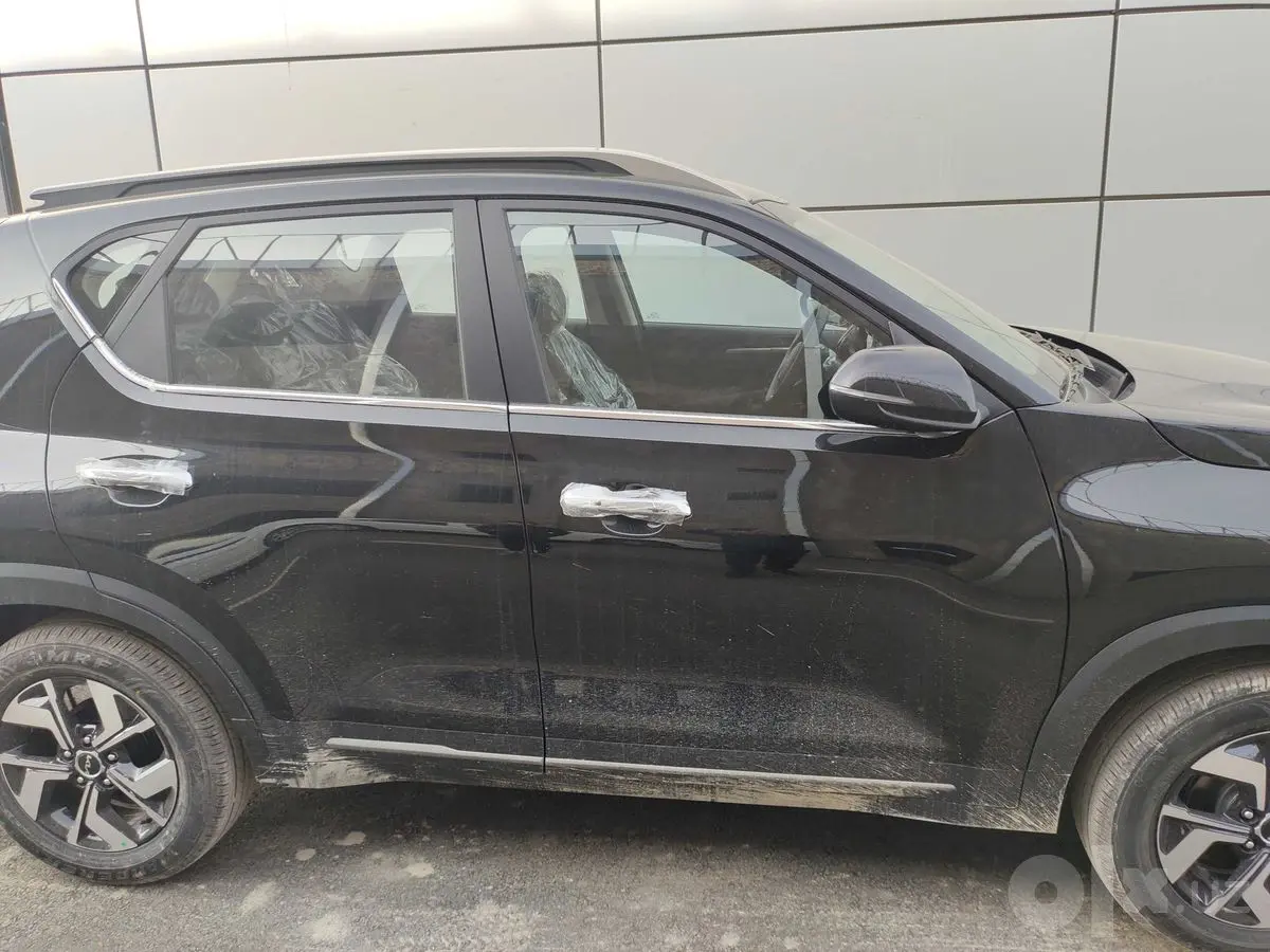 Kia sonet yangi salonda turipdi