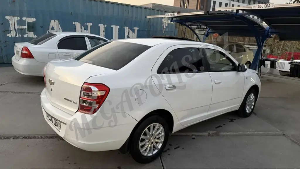 Кобальт 4 позиция фул наврот, люкли сотилади.