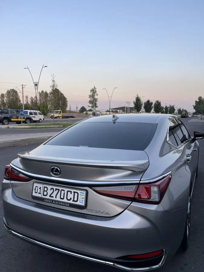 Lexus ES300 Premium 2025